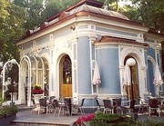 Dieser "Opernpavillon", heute ein Café, wurde einst mit drei anderen für eine Blumenausstellung gebaut.