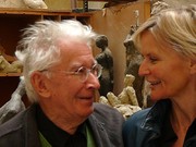 Der Bildhauer Josef Pillhofer in seinem Staatsatelier im Gespräch mit Hedi Grager (2008).