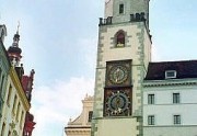 Zwei sehenswerte Uhren am Görlitzer Rathausturm. (Foto:Sudy)